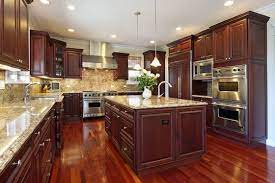 Usar o no usar pisos de madera en cocinas y baños, esa es la cuestión -  Construye Hogar